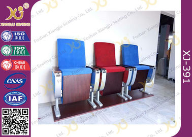 China Drei besonders angefertigte Sitze verstärken Aluminiumauditoriums-Stühle mit quadratischem Sperrholz fournisseur