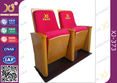 China Hohe hintere rote Auditoriums-Sitze mit hölzernem Seitenbrett-Firmenlogo fournisseur